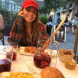 Meet your Posher, Mia